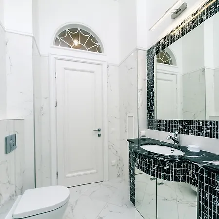 Vip Near Kreschatyk, 31а Pushkinska Street *